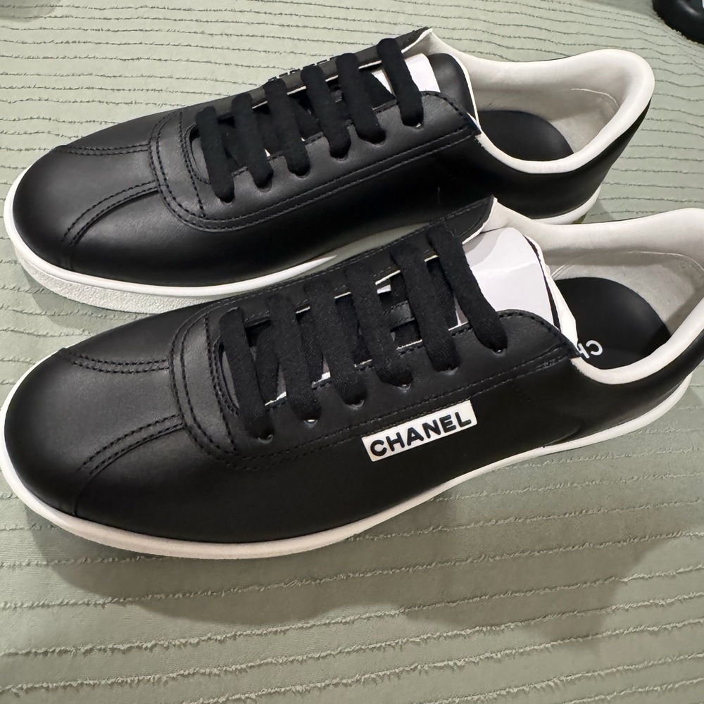 CHANEL Black and White Low-Top Athletic Sneakers - Picture 3 of 4